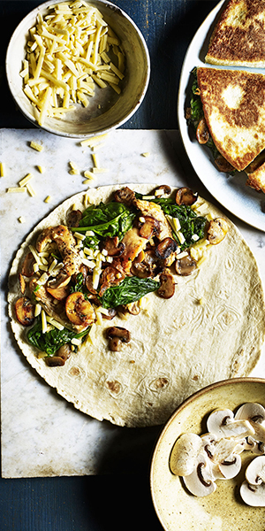 Quesadillas au poulet grillé et aux épinards
